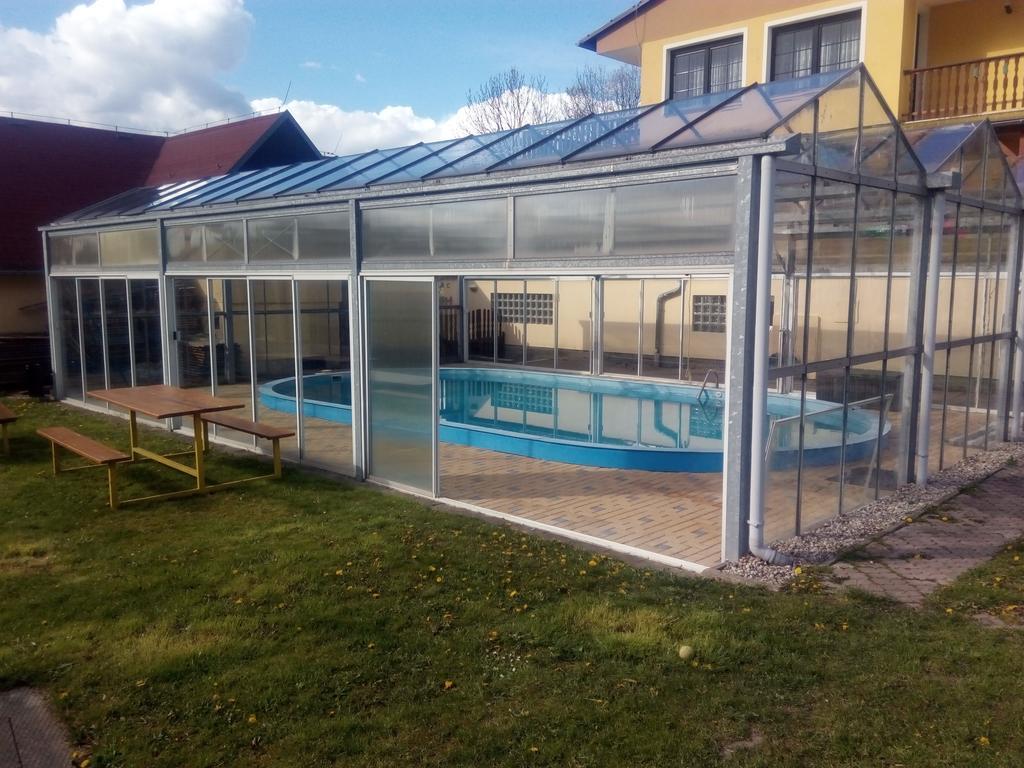 Pension Pastis ヤノフ エクステリア 写真